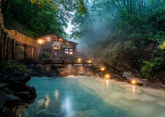 温泉成分がもたらす癒しと健康効果を詳解