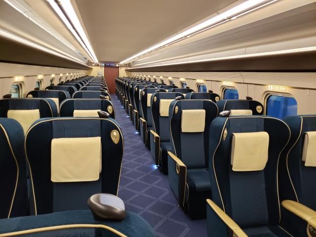 ゆったり過ごせる車内設備と快適グッズ紹介
