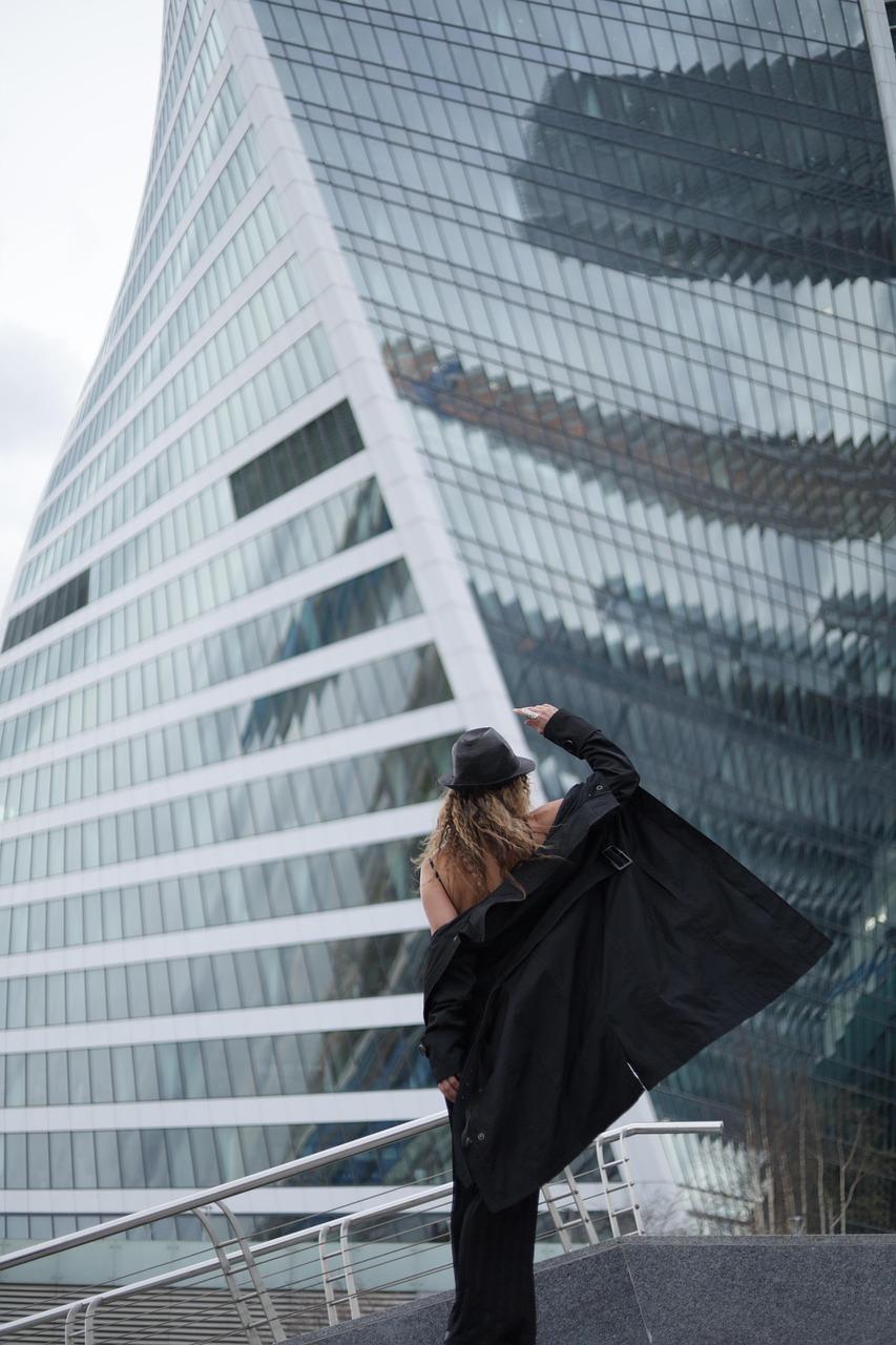 ヘッドレスコマース vs 従来型:どちらを選ぶべきか 2
自社ビジネスモデルから見た適切なサイト構成の考え方